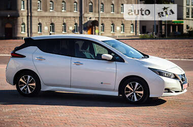 Хэтчбек Nissan Leaf 2018 в Чернигове