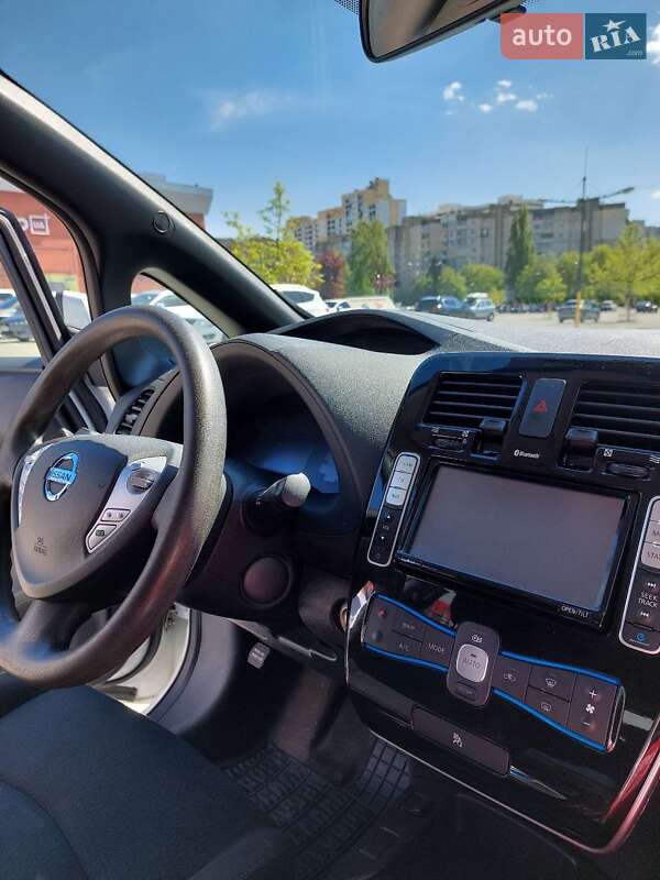 Хэтчбек Nissan Leaf 2015 в Киеве