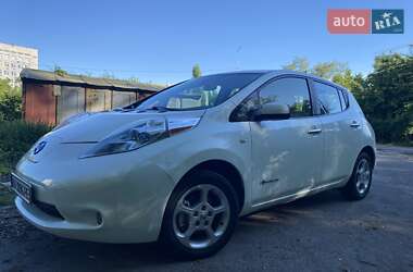 Хэтчбек Nissan Leaf 2012 в 