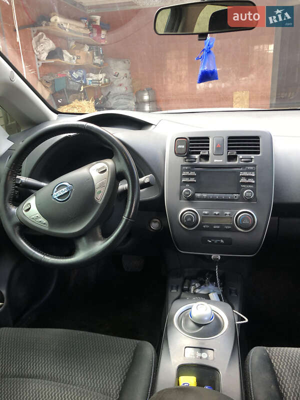 Хэтчбек Nissan Leaf 2015 в Днепре