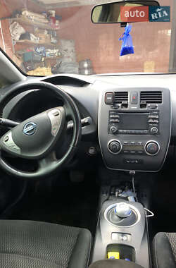 Хетчбек Nissan Leaf 2015 в 
