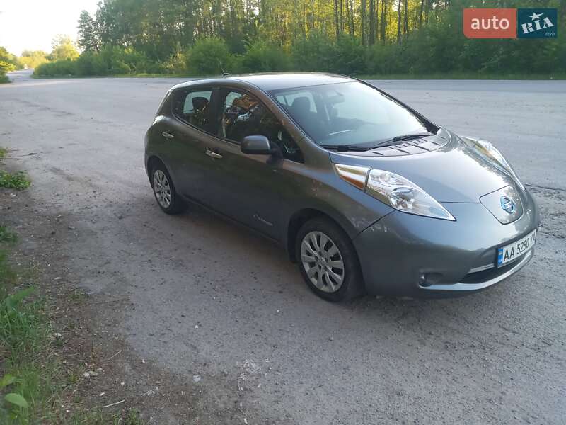 Хэтчбек Nissan Leaf 2015 в Полонном