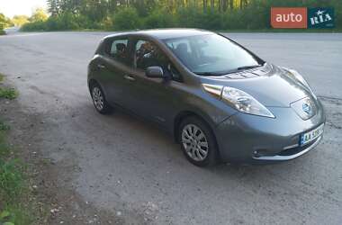 Хэтчбек Nissan Leaf 2015 в Полонном