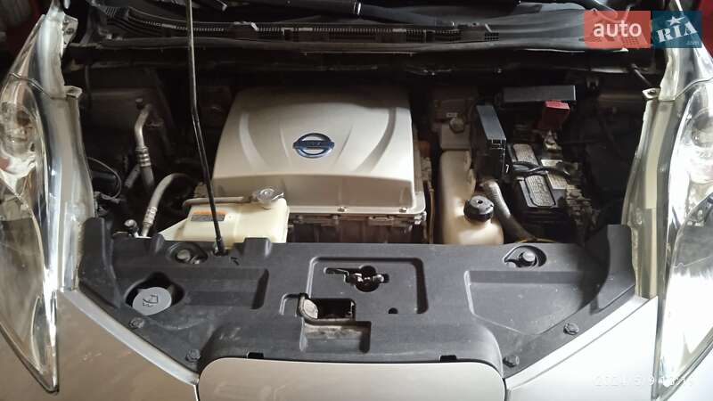 Хэтчбек Nissan Leaf 2014 в Немирове