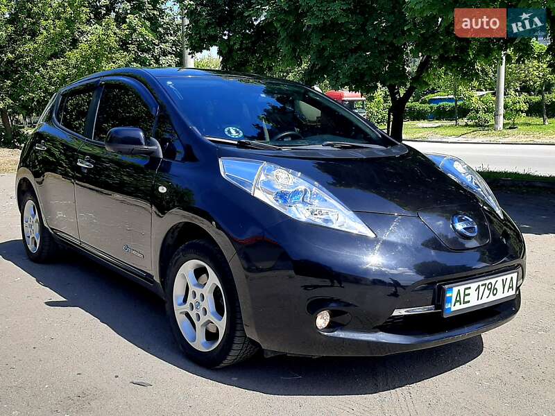 Хетчбек Nissan Leaf 2014 в Дніпрі