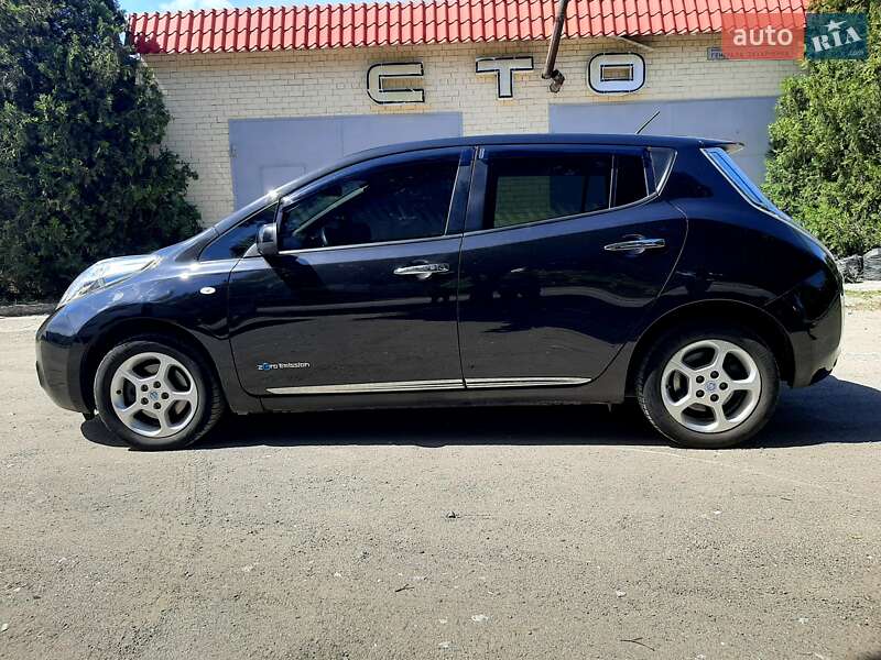 Хетчбек Nissan Leaf 2014 в Дніпрі