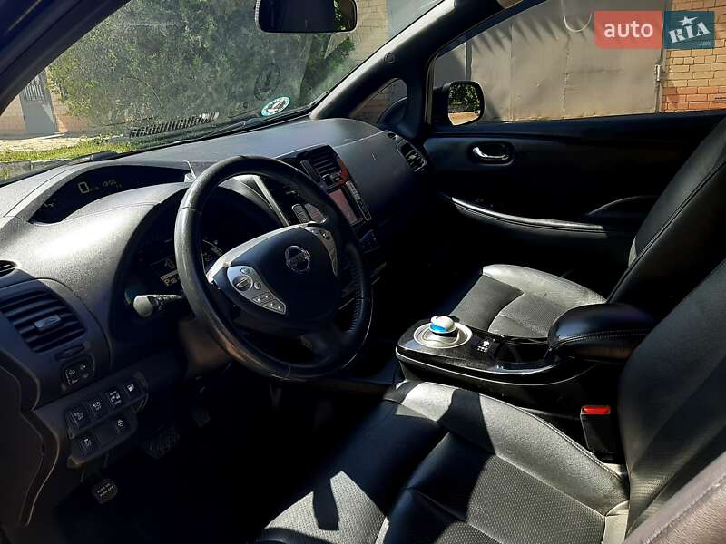 Хэтчбек Nissan Leaf 2014 в Днепре