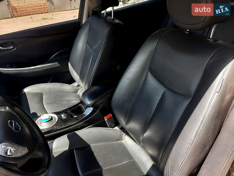Хетчбек Nissan Leaf 2014 в Дніпрі