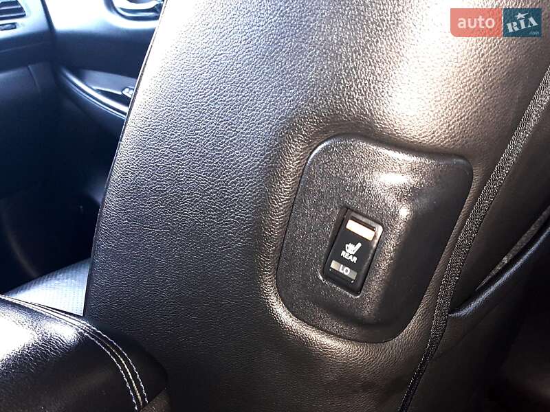 Хэтчбек Nissan Leaf 2014 в Днепре