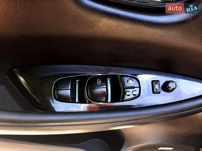 Хэтчбек Nissan Leaf 2014 в Днепре