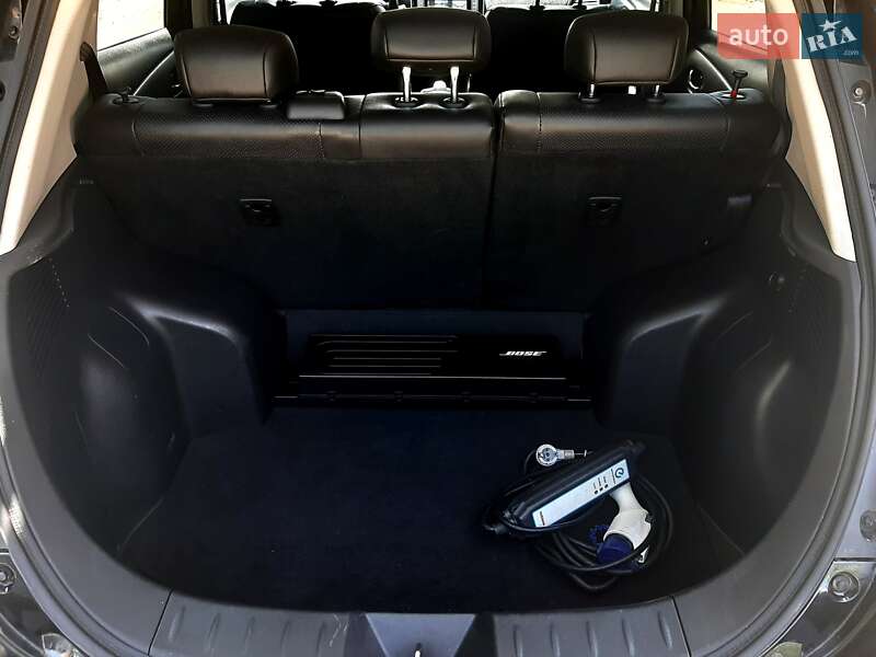 Хетчбек Nissan Leaf 2014 в Дніпрі