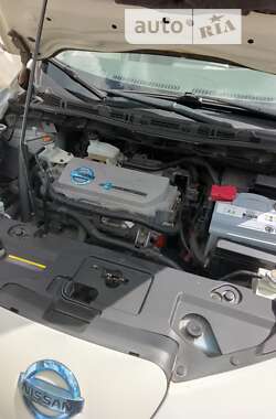 Хэтчбек Nissan Leaf 2011 в Львове