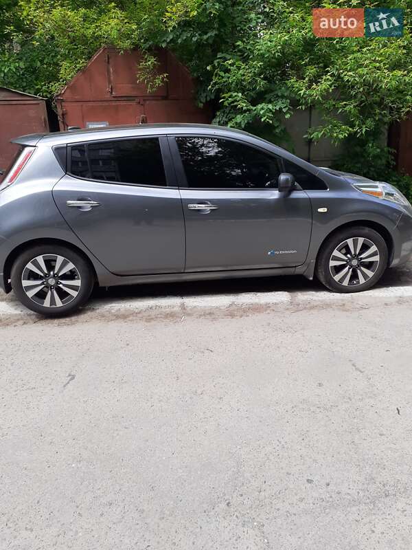 Хэтчбек Nissan Leaf 2014 в Хмельницком