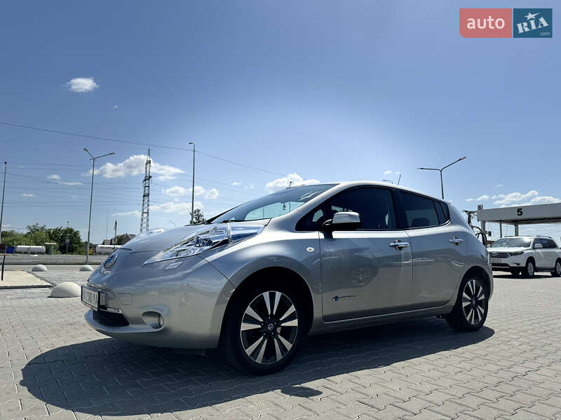 Хэтчбек Nissan Leaf 2016 в Мукачево