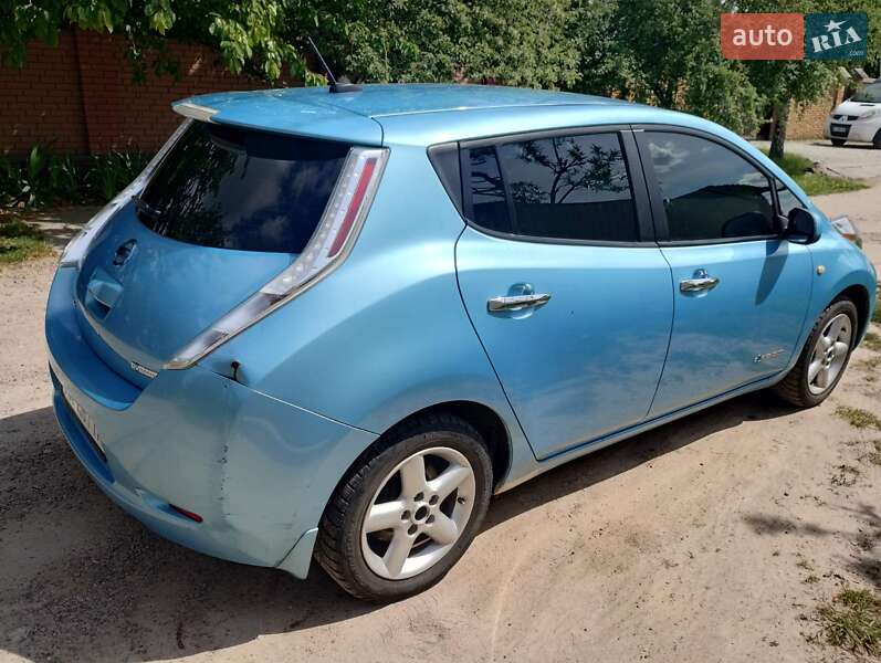 Хэтчбек Nissan Leaf 2015 в Киеве