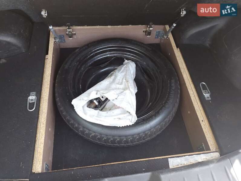 Хэтчбек Nissan Leaf 2015 в Киеве