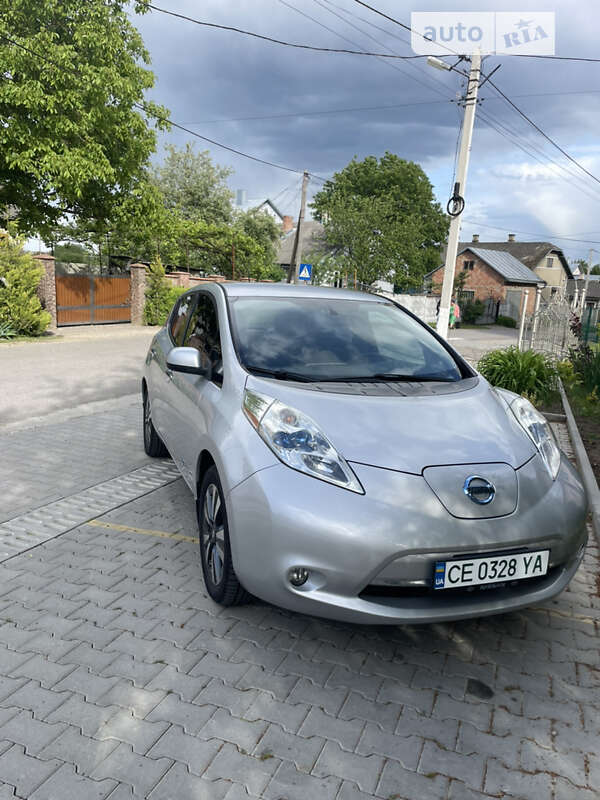 Хетчбек Nissan Leaf 2015 в Чернівцях