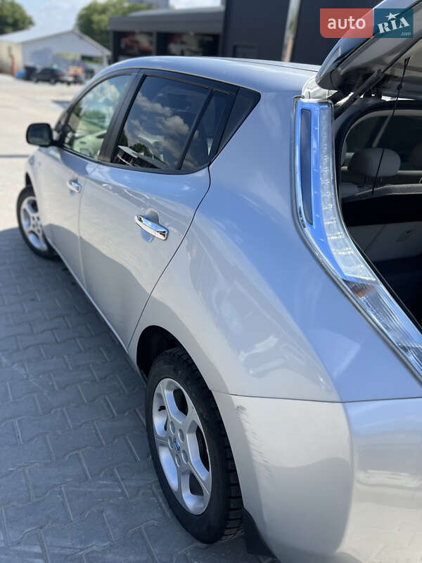 Хэтчбек Nissan Leaf 2012 в Сокирянах