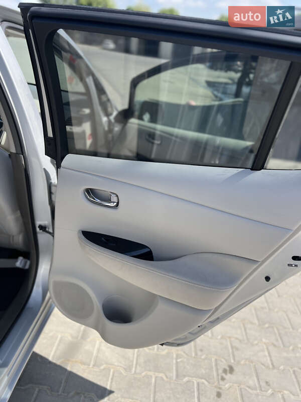 Хэтчбек Nissan Leaf 2012 в Сокирянах