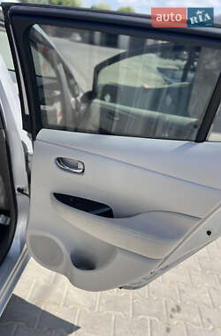 Хэтчбек Nissan Leaf 2012 в 