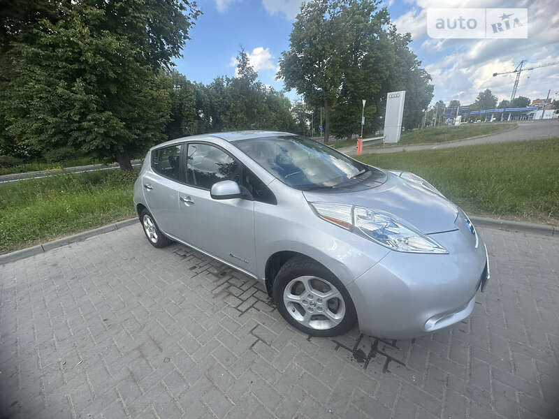 Хэтчбек Nissan Leaf 2014 в Львове