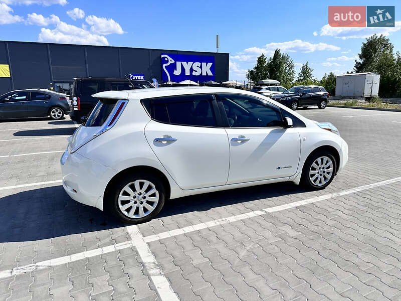Хэтчбек Nissan Leaf 2015 в Киеве