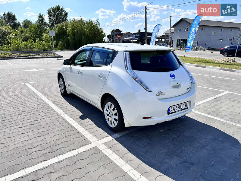 Хэтчбек Nissan Leaf 2015 в Киеве