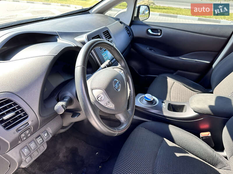 Хэтчбек Nissan Leaf 2015 в Киеве