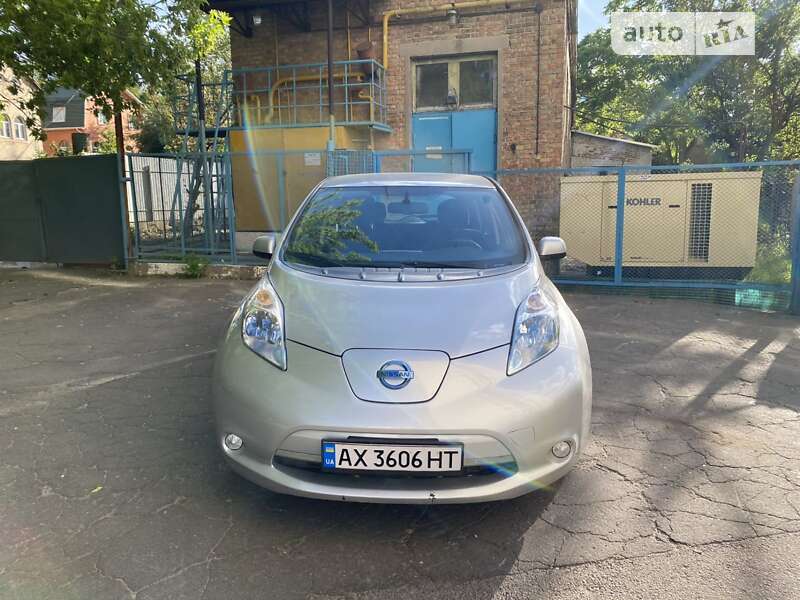 Хэтчбек Nissan Leaf 2013 в Киеве