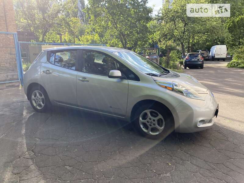 Хэтчбек Nissan Leaf 2013 в Киеве