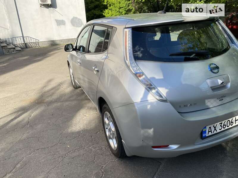 Хэтчбек Nissan Leaf 2013 в Киеве