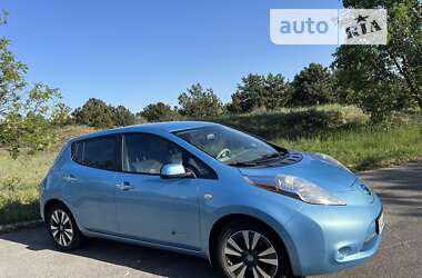 Хетчбек Nissan Leaf 2014 в Дніпрі