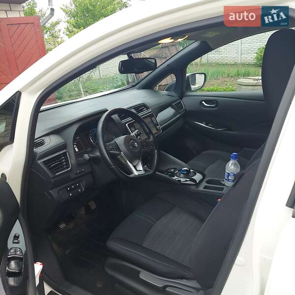 Хэтчбек Nissan Leaf 2019 в Корце