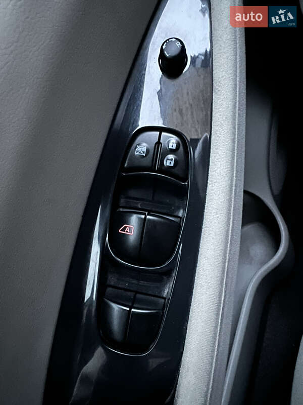 Хетчбек Nissan Leaf 2011 в Львові фото 29 Хетчбек Nissan Leaf 2011 в Львові