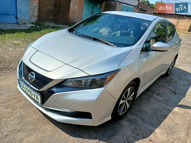 Хэтчбек Nissan Leaf 2022 в Александрие
