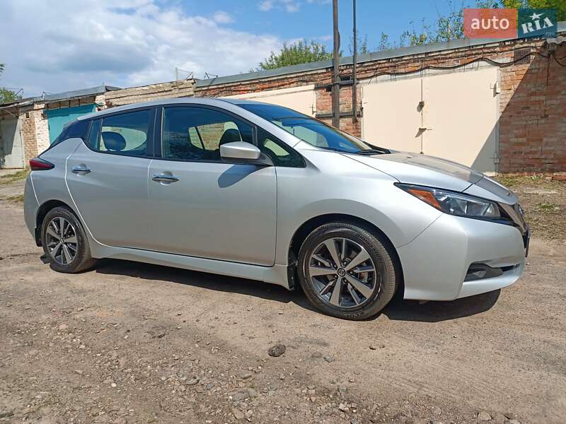 Хэтчбек Nissan Leaf 2022 в Александрие