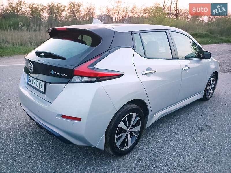Хэтчбек Nissan Leaf 2022 в Александрие