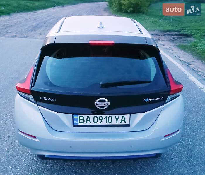 Хэтчбек Nissan Leaf 2022 в Александрие