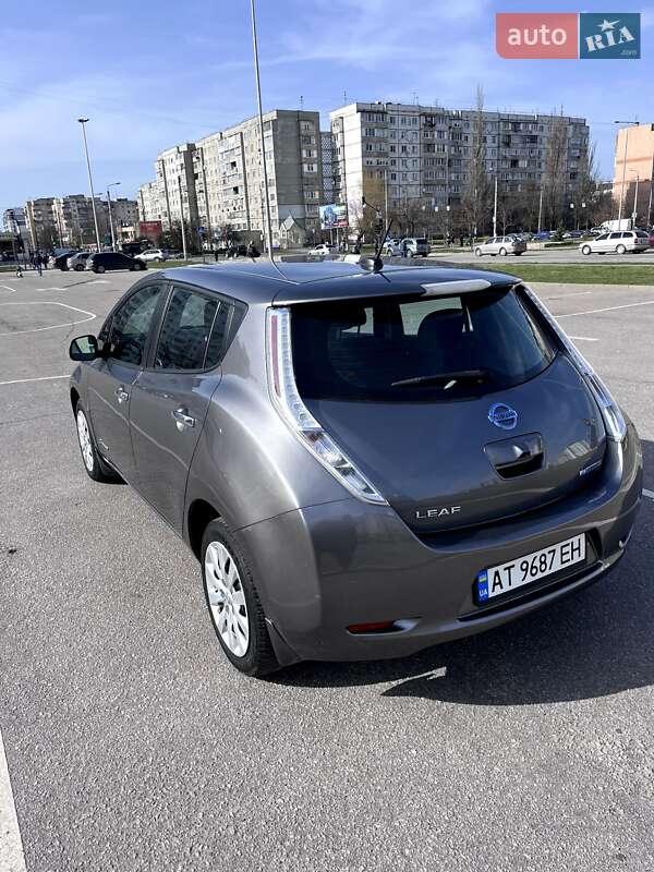 Хетчбек Nissan Leaf 2015 в Івано-Франківську