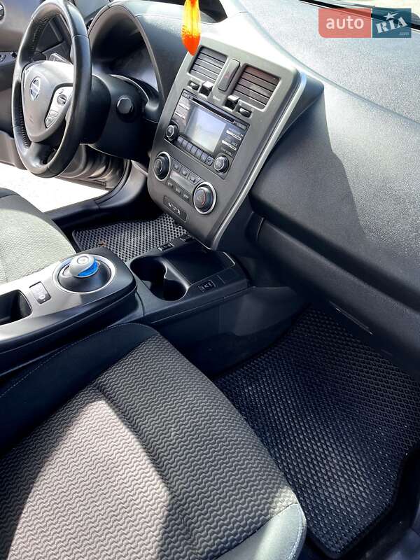 Хетчбек Nissan Leaf 2015 в Івано-Франківську
