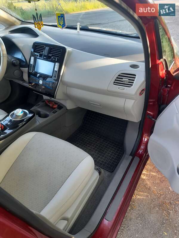 Хэтчбек Nissan Leaf 2015 в Тернополе фото 5 Хэтчбек Nissan Leaf 2015 в Тернополе