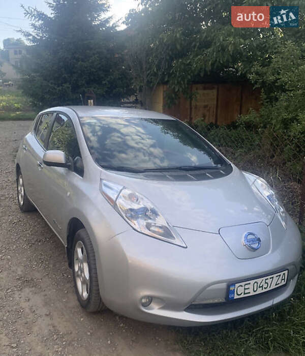 Хетчбек Nissan Leaf 2013 в Чернівцях