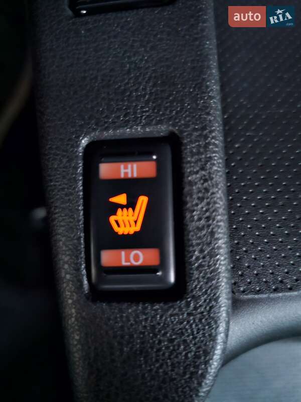 Хетчбек Nissan Leaf 2013 в Дніпрі