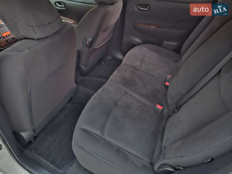 Хетчбек Nissan Leaf 2013 в Дніпрі