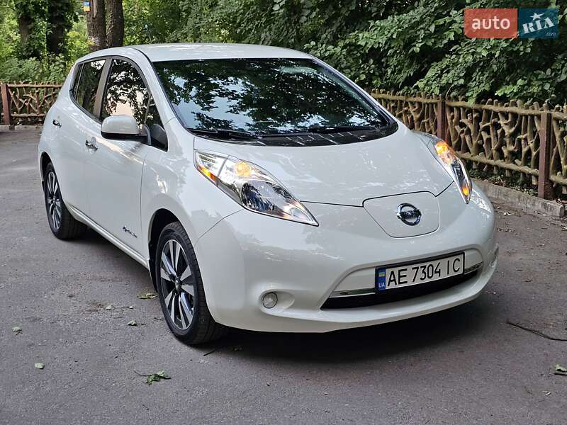 Хетчбек Nissan Leaf 2013 в Дніпрі