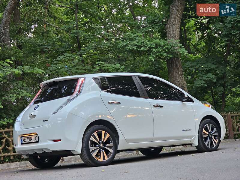 Хетчбек Nissan Leaf 2013 в Дніпрі