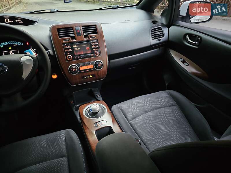 Хетчбек Nissan Leaf 2013 в Дніпрі