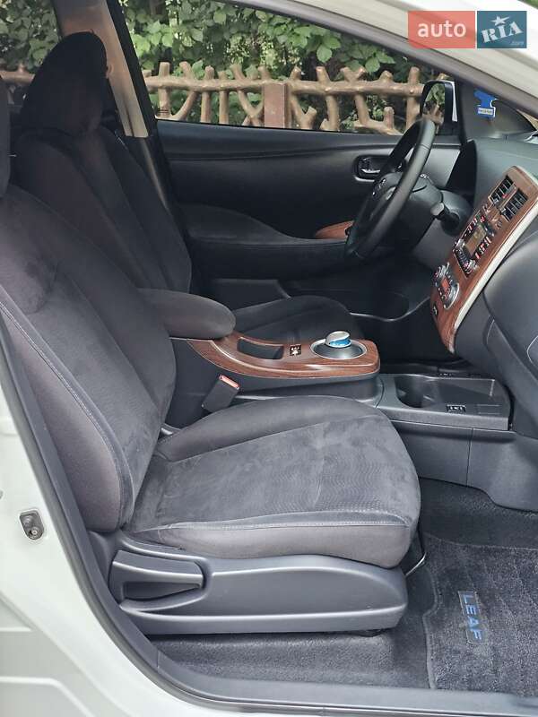 Хетчбек Nissan Leaf 2013 в Дніпрі