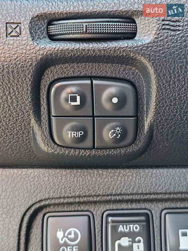 Хетчбек Nissan Leaf 2013 в Дніпрі