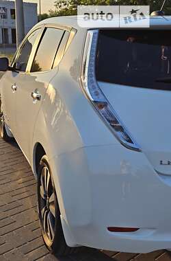 Хэтчбек Nissan Leaf 2013 в Днепре